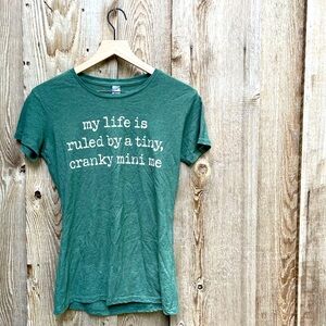 “my life is ruled by a tiny, cranky mini me” Women’s funny T-shirt Size Small